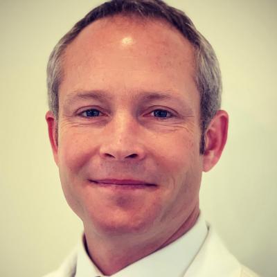 Headshot of Dr Ross Hoffman, UQ-Ochsner Alumni from the class of 2012.